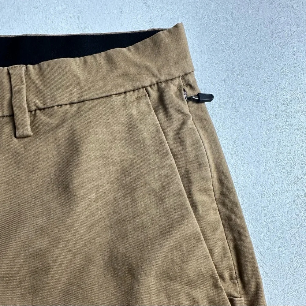 Old Navy Men's size 30 ultimate tech, slim fit shorts, built-in flex, dark khaki